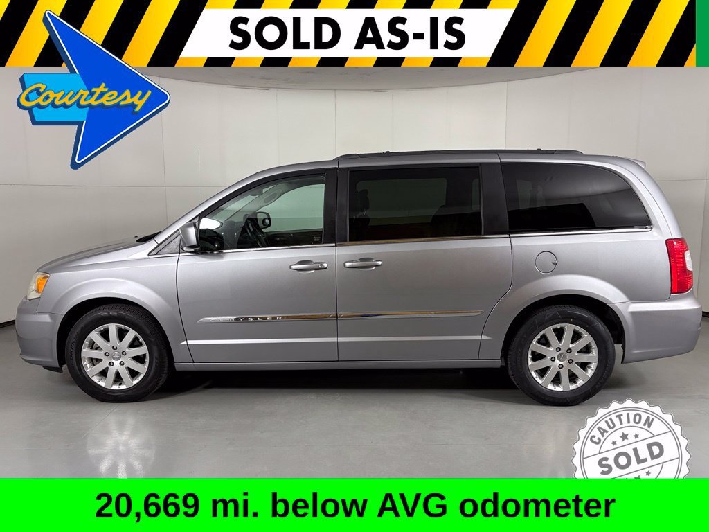 Used 2014 Chrysler Town & Country Touring FWD image 5