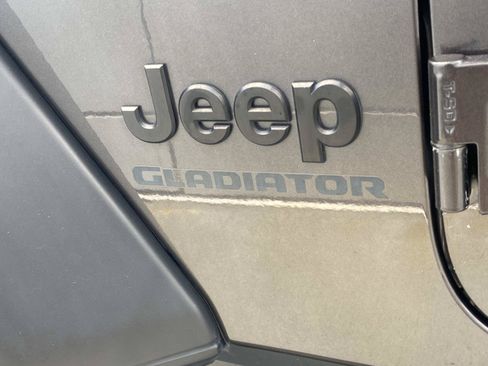 Used 2020 Jeep Gladiator Sport w/ Quick Order Package 24S AWD/4WD image 9