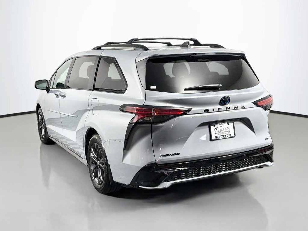 Used 2025 Toyota Sienna XSE w/ XSE Premium Package AWD/4WD image 5