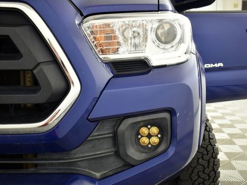 Used 2022 Toyota Tacoma SR5 w/ Technology Package image 2