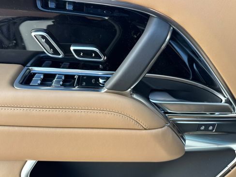 New 2026 Land Rover Range Rover SE image 15