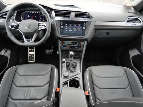 Certified 2022 Volkswagen Tiguan SEL R-Line AWD/4WD image 10