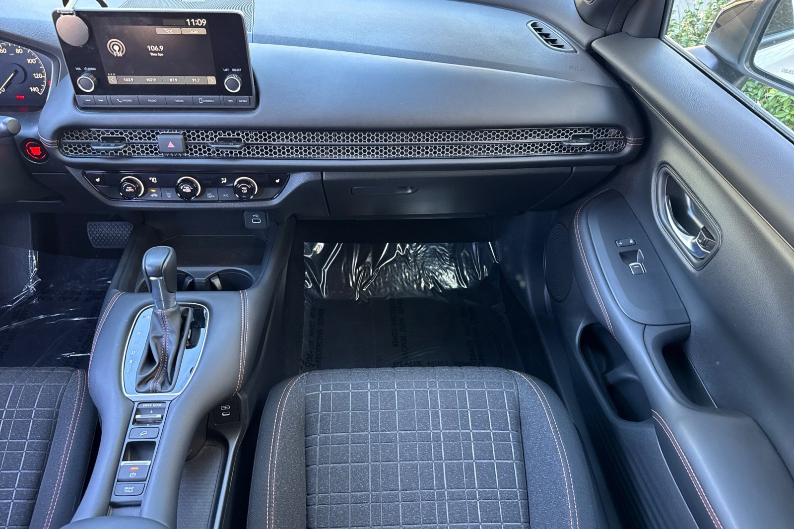 Used 2025 Honda HR-V Sport image 31