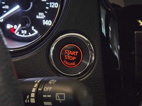 Used 2019 Nissan Rogue SV FWD image 32