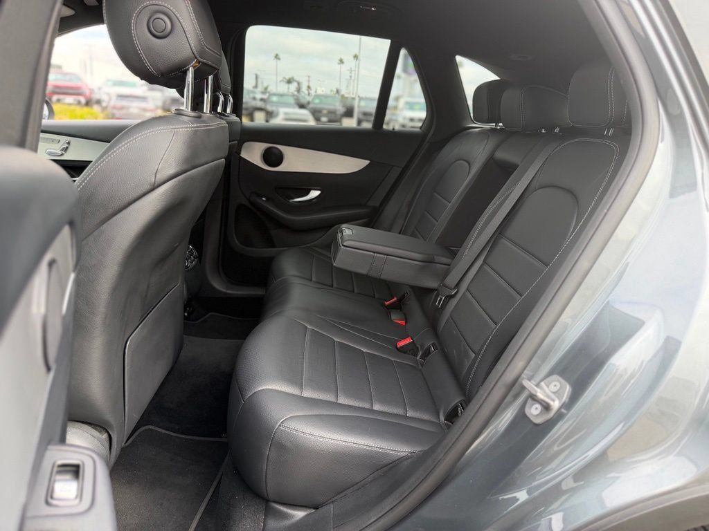 Used 2019 Mercedes-Benz GLC 300 image 4