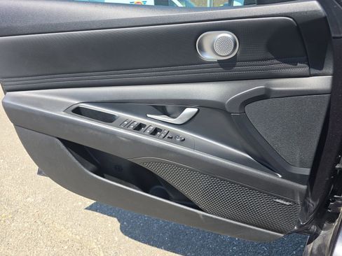Used 2022 Hyundai Elantra Limited FWD image 27