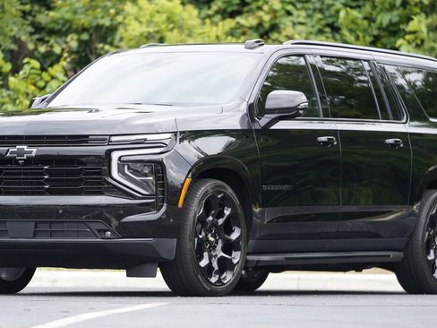Used 2025 Chevrolet Suburban RST AWD/4WD image 20