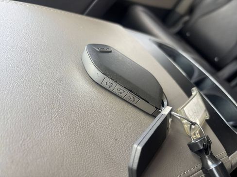 Used 2026 Kia Carnival FWD image 25