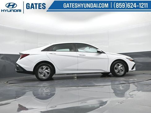New 2025 Hyundai Elantra SE FWD image 36