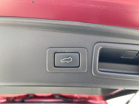 Used 2018 Subaru Forester 2.5i Touring AWD/4WD image 21