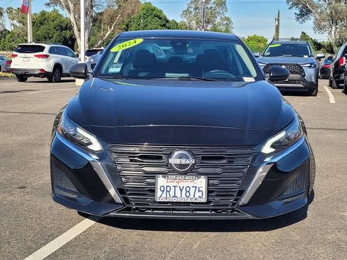 Used 2024 Nissan Altima 2.5 SV FWD image 2