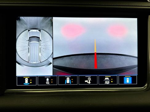 Used 2021 GMC Yukon Denali w/ Denali Premium Package image 16