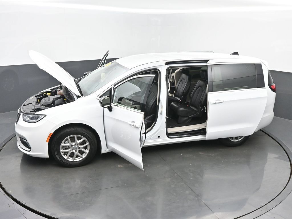 Used 2024 Chrysler Pacifica Touring-L FWD image 66