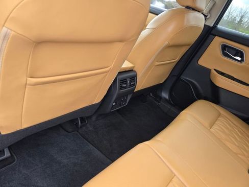 Used 2021 Nissan Rogue Platinum image 25