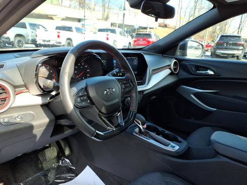 Used 2024 Chevrolet Trax RS w/ Sunroof Package image 10