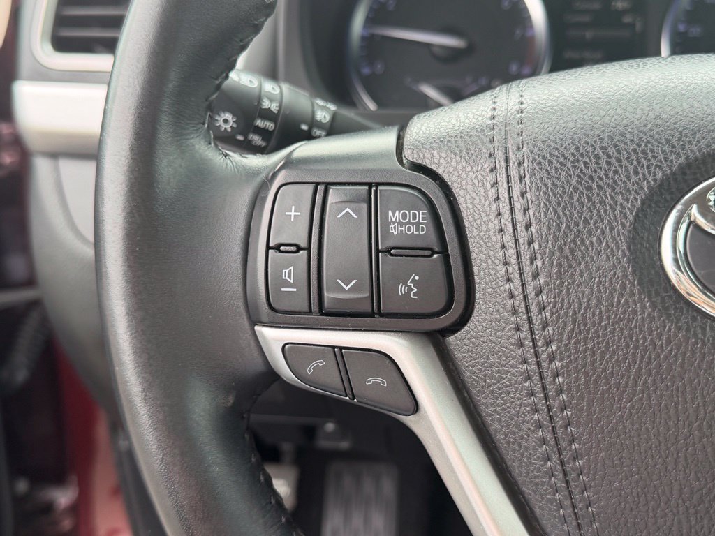 Used 2019 Toyota Highlander XLE FWD image 20