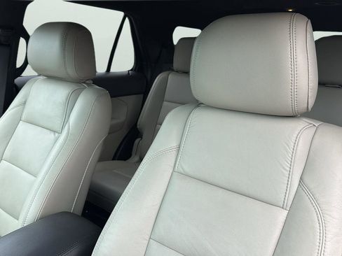 Used 2015 Ford Explorer XLT w/ Equipment Group 202B image 10