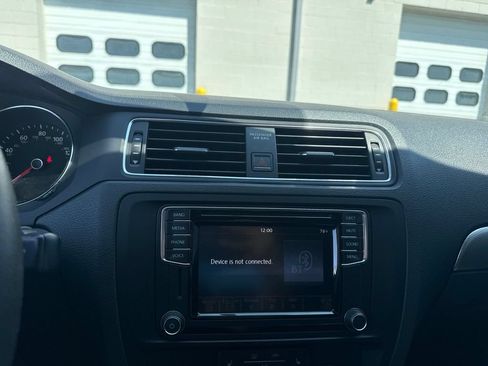 Used 2016 Volkswagen Jetta SE FWD image 10