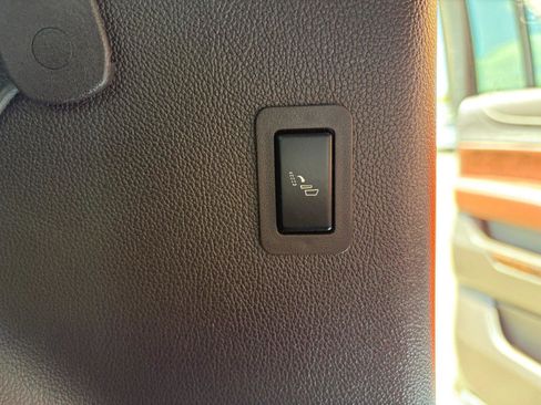 Used 2015 Chevrolet Suburban LTZ AWD/4WD image 27