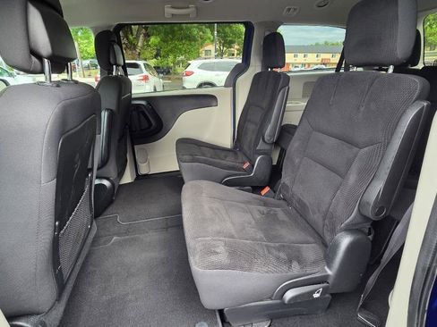 Used 2019 Dodge Grand Caravan SE w/ UConnect Hands-Free Group FWD image 16
