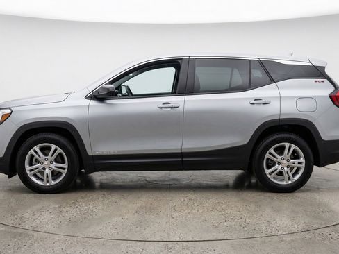 Used 2024 GMC Terrain SLE image 5