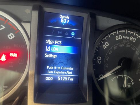Used 2021 Toyota Tacoma TRD Sport w/ Technology Package AWD/4WD image 13