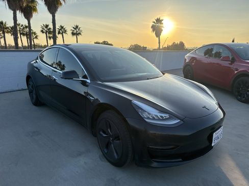 Used 2020 Tesla Model 3 Standard Range Plus image 4