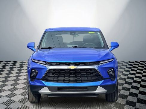 Used 2025 Chevrolet Blazer LT FWD image 2