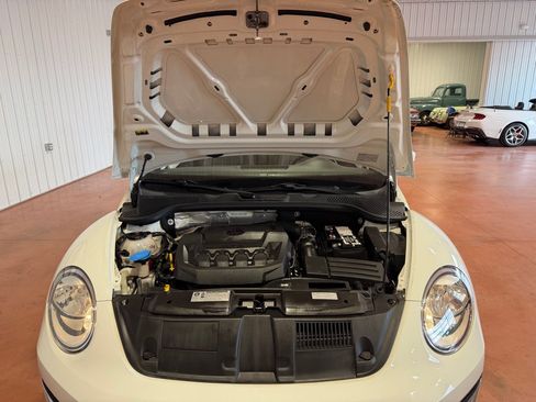 Used 2019 Volkswagen Beetle 2.0T S FWD image 34