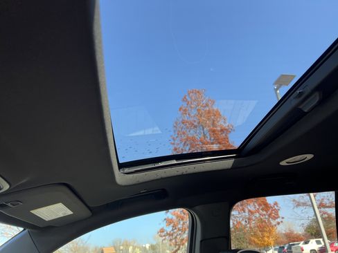 Used 2023 Chevrolet Traverse Premier w/ Redline Edition image 27