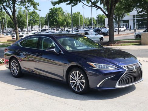 Used 2020 Lexus ES 350 w/ Premium Package FWD image 2