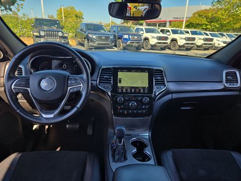 Used 2022 Jeep Grand Cherokee Laredo X image 11