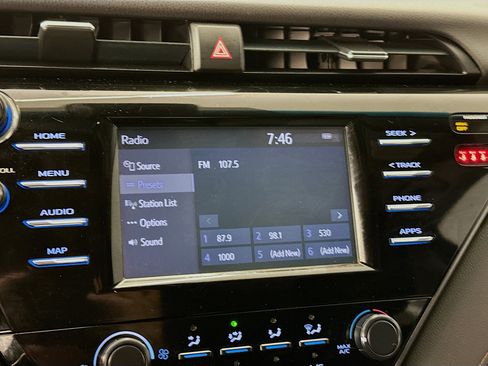 Used 2019 Toyota Camry LE image 21