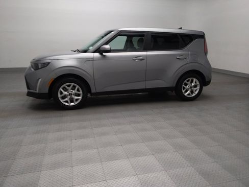 Used 2025 Kia Soul LX FWD image 2