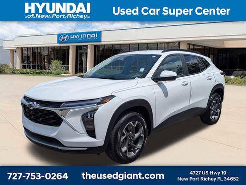 Used 2025 Chevrolet Trax LT w/ Driver Confidence Package FWD image 1