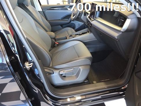 Certified 2025 Volkswagen Tiguan SE image 24