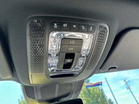 Used 2025 Mercedes-Benz GLS 580 4MATIC image 28
