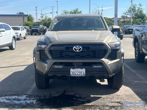 Certified 2025 Toyota Tacoma TRD Off-Road image 3