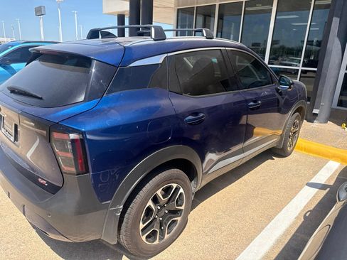 Used 2026 Nissan Kicks SR w/ SR Premium Package FWD image 8