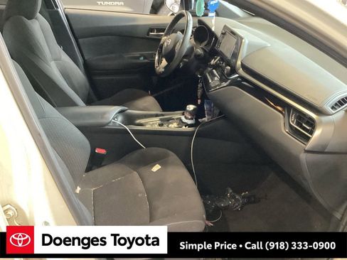 Used 2018 Toyota C-HR XLE image 9