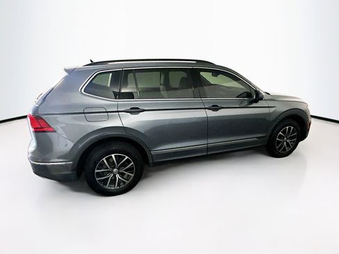 Used 2018 Volkswagen Tiguan SE w/ Panoramic Sunroof Package image 10