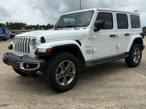 Used 2022 Jeep Wrangler Unlimited Sahara w/ Cold Weather Group AWD/4WD image 1