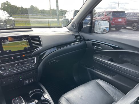 Used 2020 Honda Pilot Touring image 32