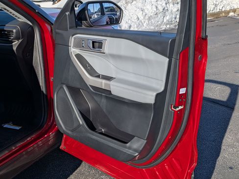 Used 2024 Ford Explorer XLT w/ Equipment Group 202A image 25