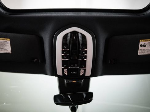 Certified 2024 Porsche Macan AWD/4WD image 20