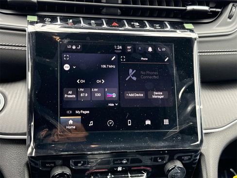 New 2025 Jeep Grand Cherokee Altitude image 14