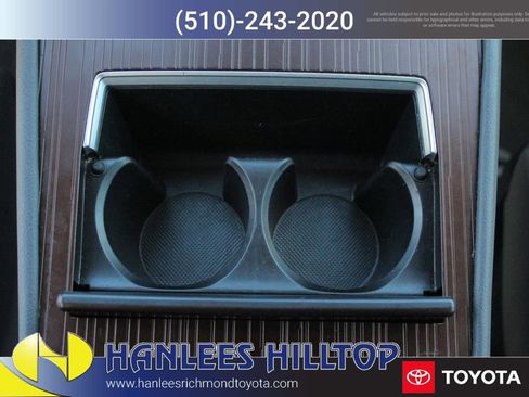 Used 2024 Toyota Sienna XLE image 25