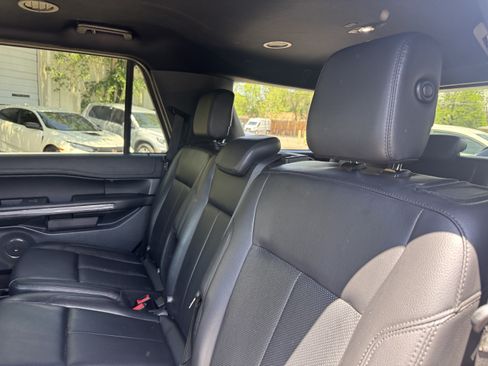 Used 2019 Ford Expedition XLT w/ Equipment Group 201A AWD/4WD image 25