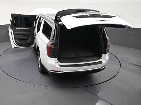 Used 2025 Chevrolet Suburban LS RWD image 31