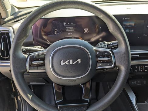 Certified 2025 Kia Sorento LX image 30
